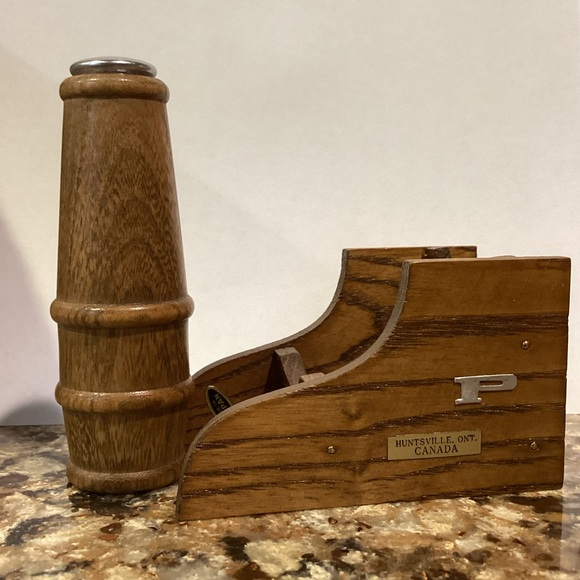 Huntsville Ont Canada Vintage Wooden 2 Piece Cannon Salt & Pepper Table Shakers - Picture 4 of 9